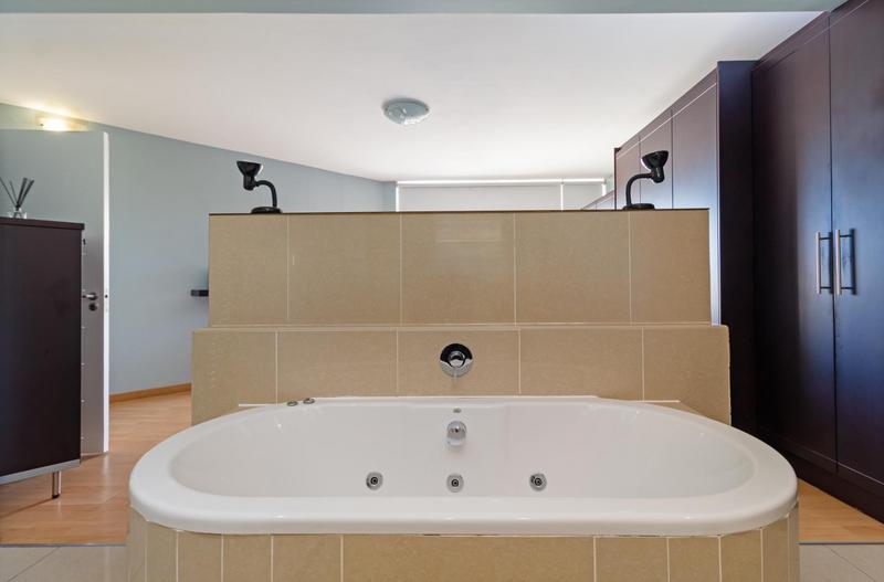 To Let 2 Bedroom Property for Rent in Dolphin Beach Western Cape